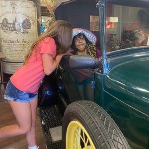 Meet your Posher, Addy